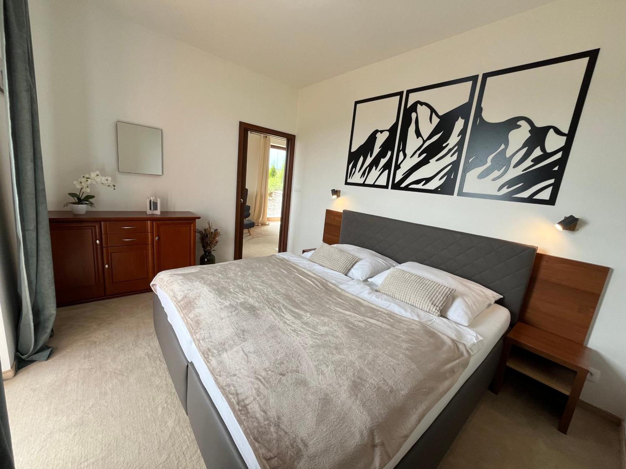 Tri Stity Apartment With Tatra View Terrace เวลคา ลอมนิตซา ภายนอก รูปภาพ